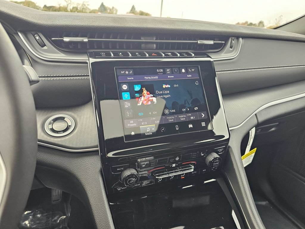 New 2025 Jeep Grand Cherokee Laredo X w/ Luxury Tech Group I AWD/4WD image 19