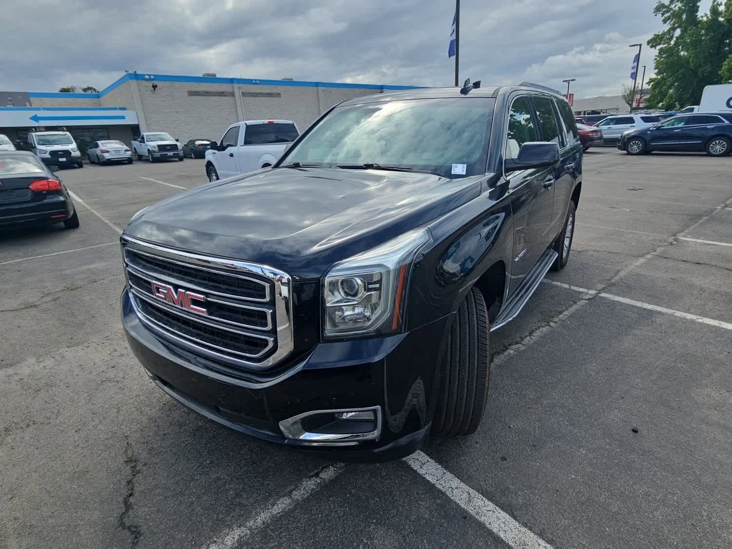 Used 2019 GMC Yukon SLT image 1