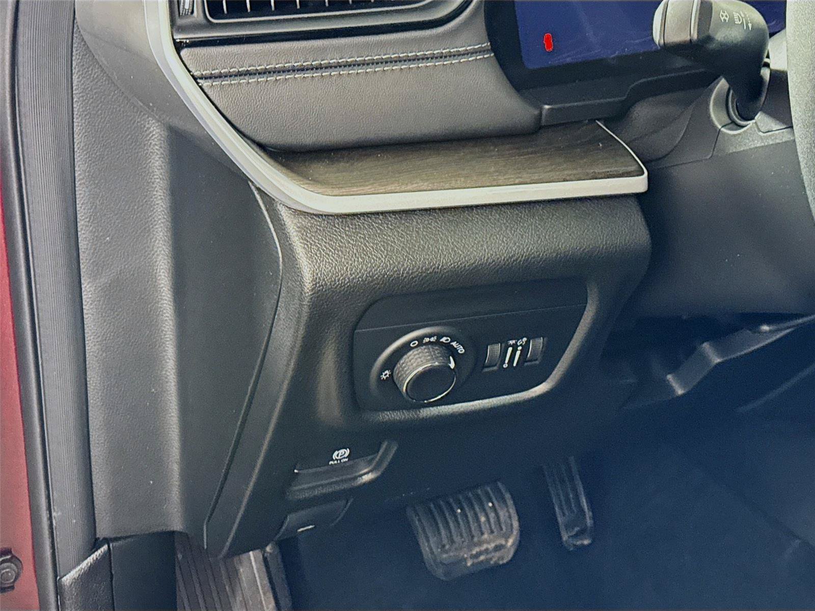 New 2026 Jeep Grand Cherokee Altitude AWD/4WD image 4