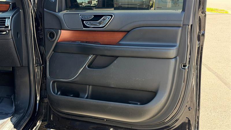 Used 2020 Lincoln Navigator Reserve AWD/4WD image 33