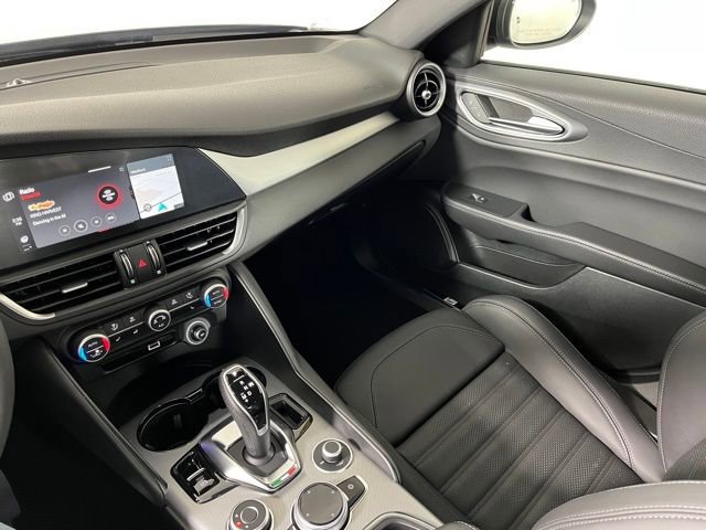 Used 2025 Alfa Romeo Giulia AWD w/ Veloce Package AWD image 38