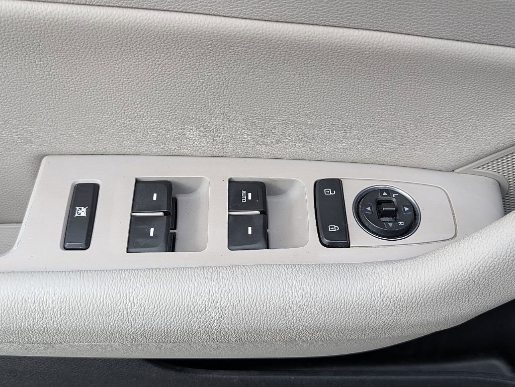 Used 2015 Hyundai Sonata SE w/ Option Group 09 FWD image 28