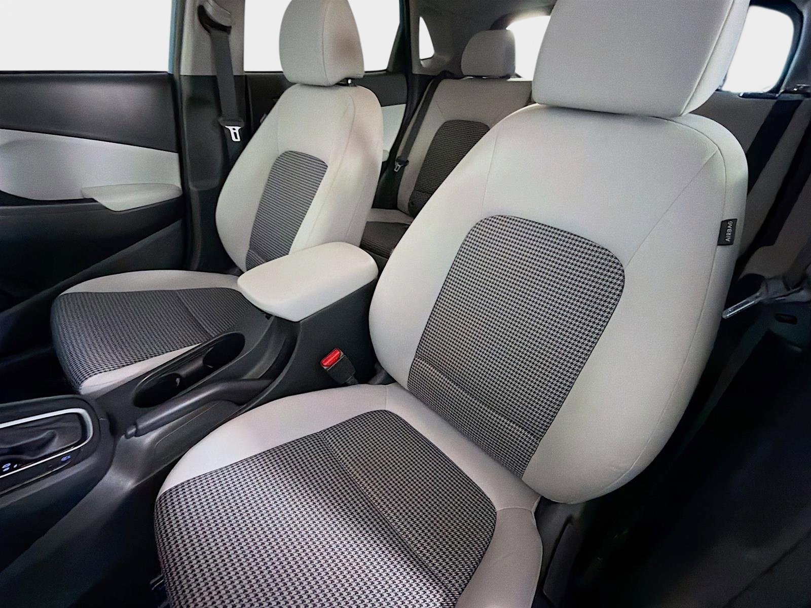 Used 2022 Hyundai Kona SE w/ Cargo Package image 12