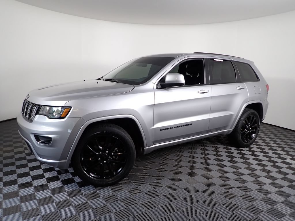 Used 2019 Jeep Grand Cherokee Altitude AWD/4WD image 10