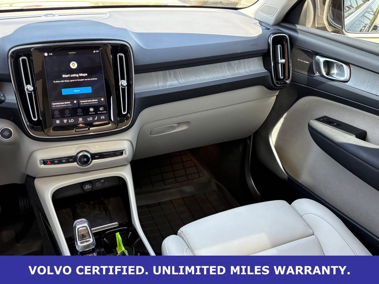 Certified 2024 Volvo XC40 B5 Ultimate w/ Protection Package Premier image 14