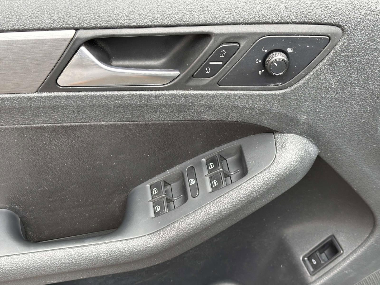 Used 2016 Volkswagen Jetta Sport w/ Lighting Package image 12