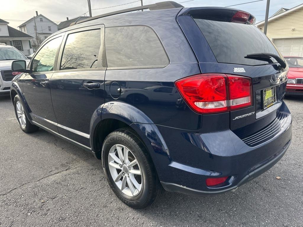 Used 2017 Dodge Journey SXT w/ Comfort/Convenience Group image 4