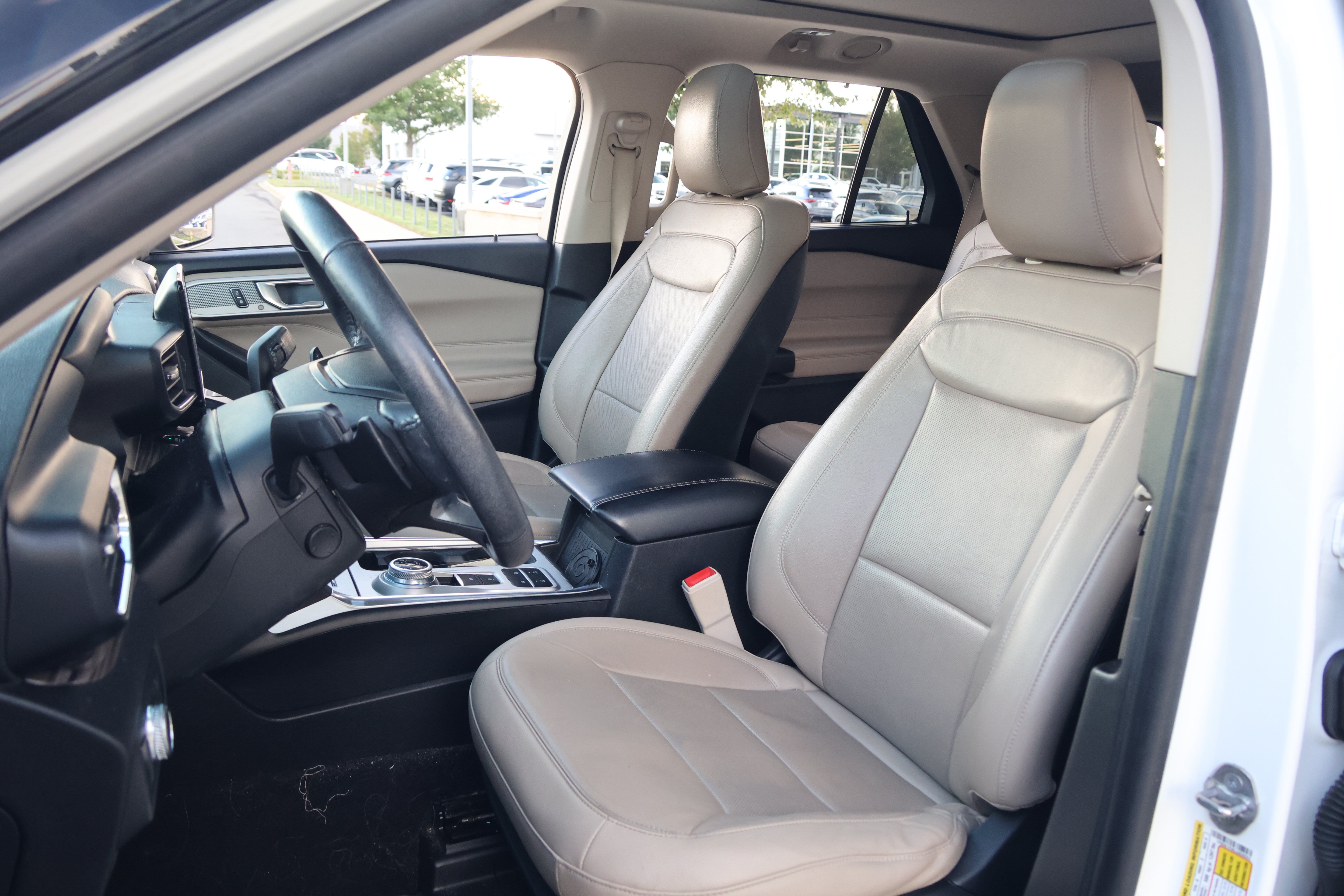 Used 2020 Ford Explorer Limited RWD image 33