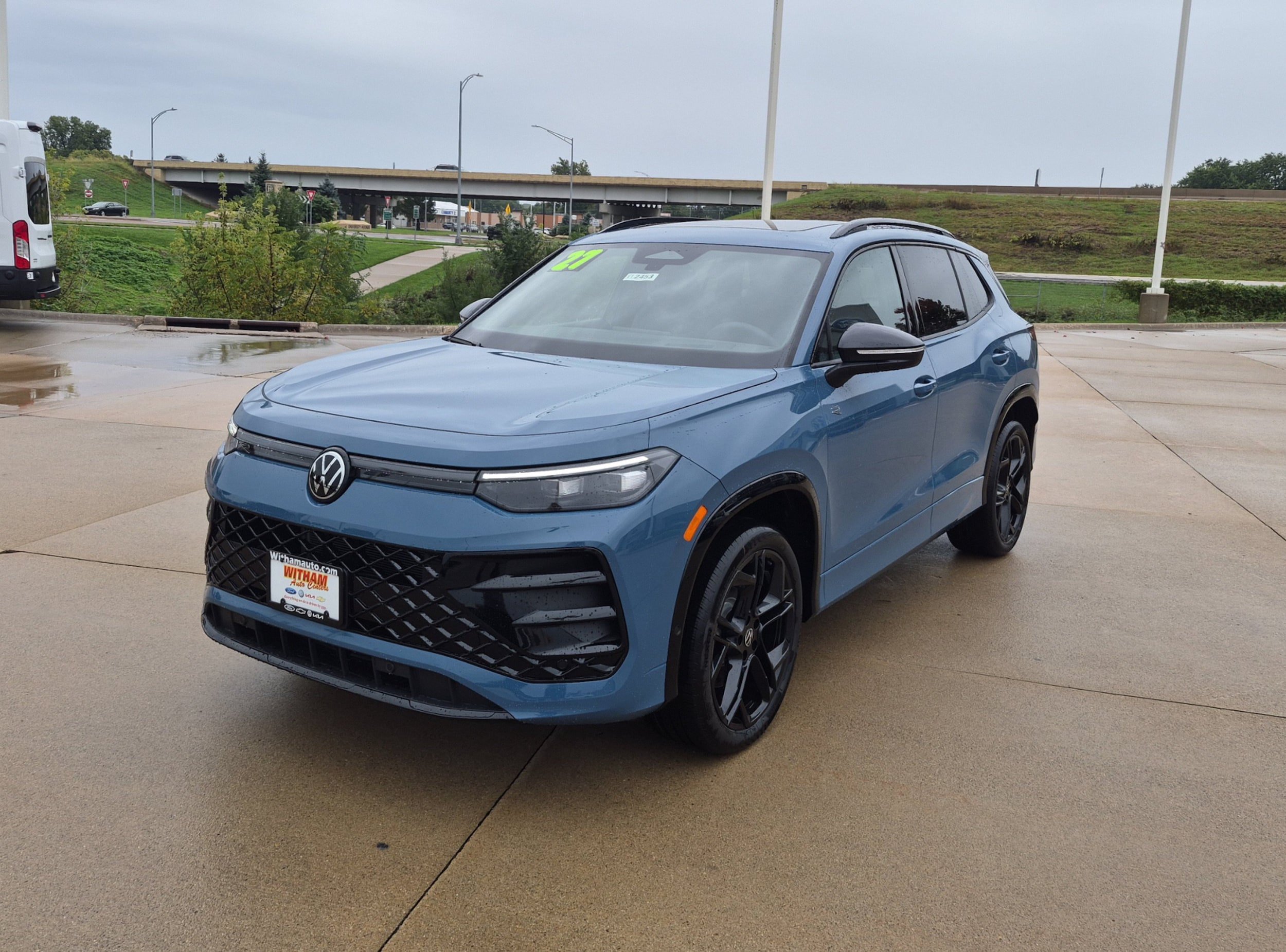 New 2026 Volkswagen Tiguan SE R-Line AWD/4WD image 9