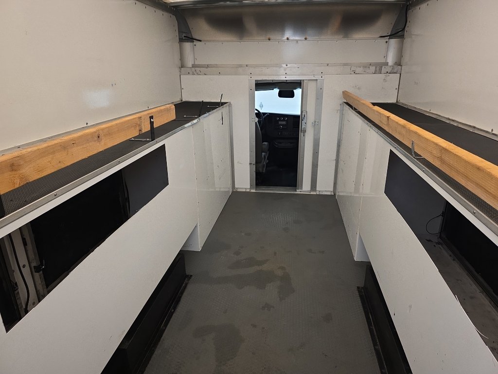 Used 2022 Chevrolet Express 3500 w/ Power Convenience Package image 15