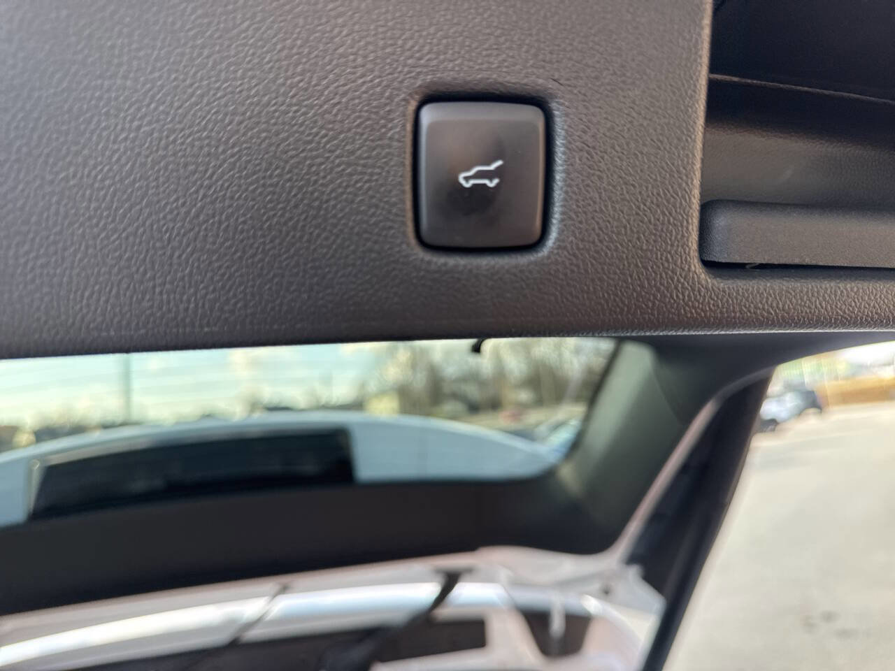 Used 2022 Ford Escape SE w/ SE Sport Appearance Package image 34