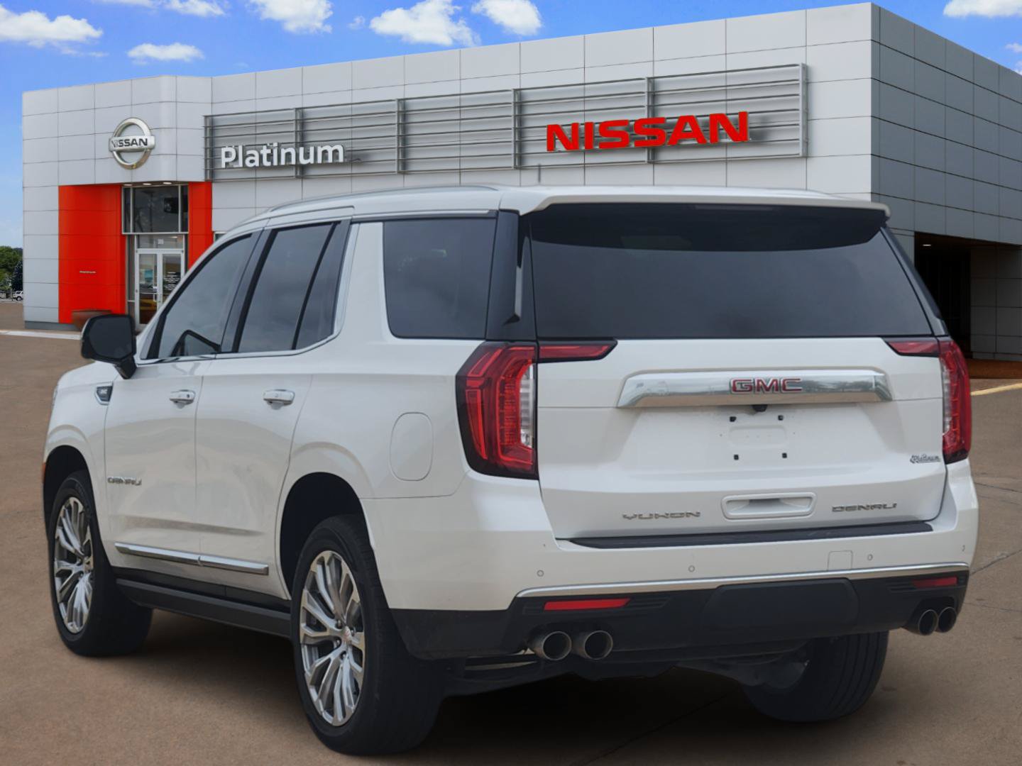 Used 2022 GMC Yukon Denali RWD image 5
