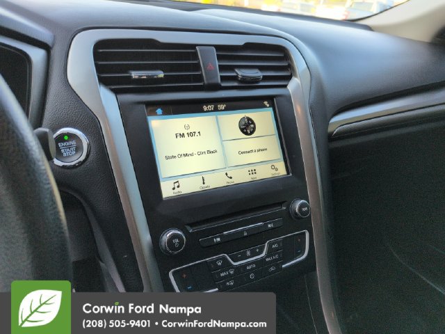 Used 2018 Ford Fusion SE w/ Fusion SE Technology Package FWD image 16