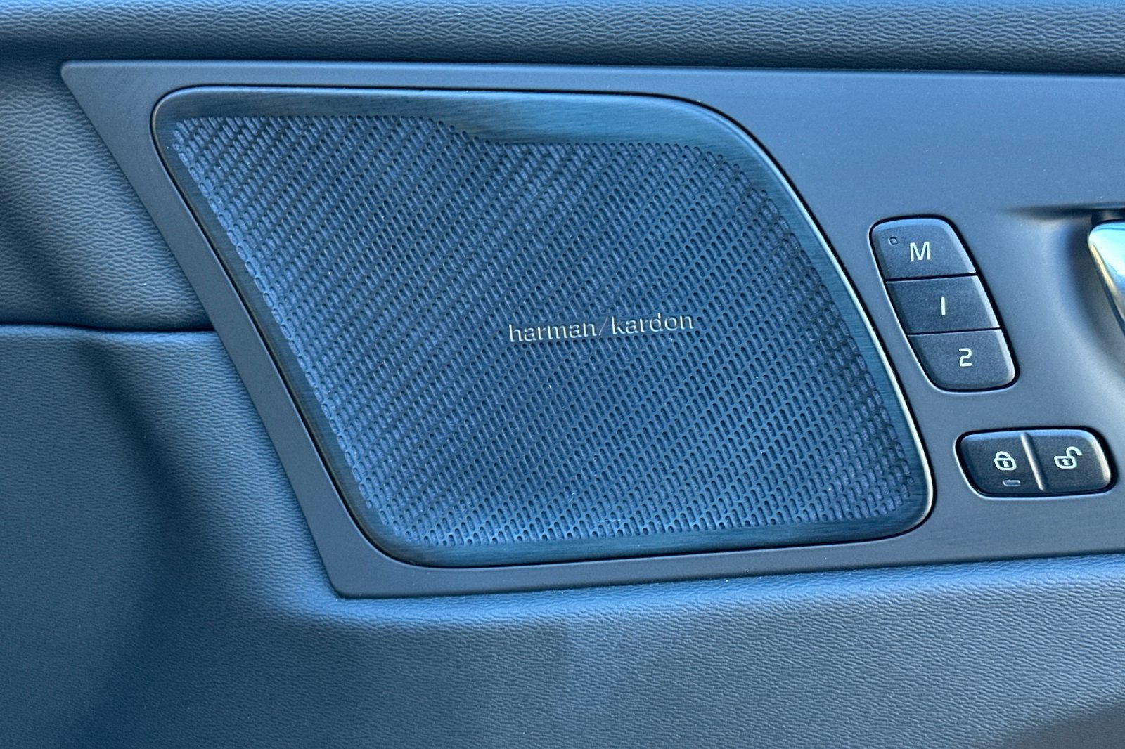 Certified 2023 Volvo XC60 B5 Ultimate w/ Climate Package image 22