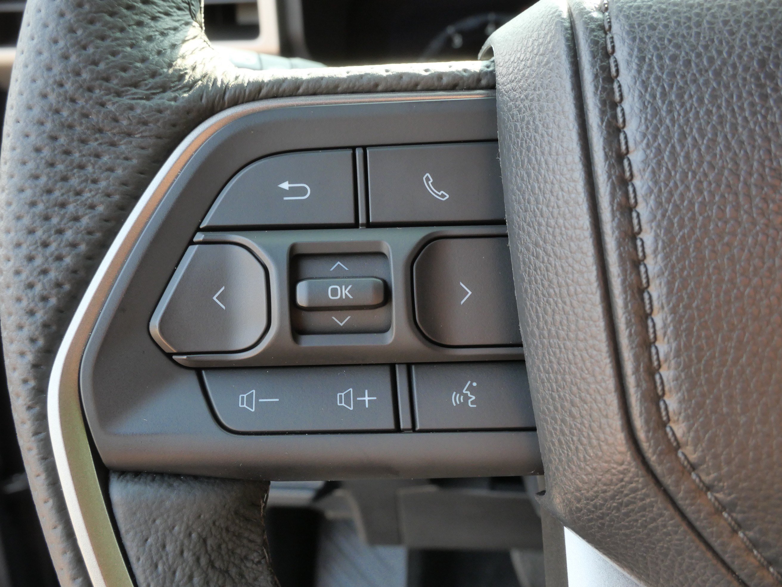Certified 2025 Toyota Tacoma TRD Off-Road AWD/4WD image 29