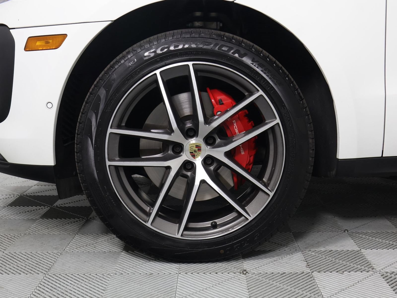 Certified 2023 Porsche Macan S AWD/4WD image 30