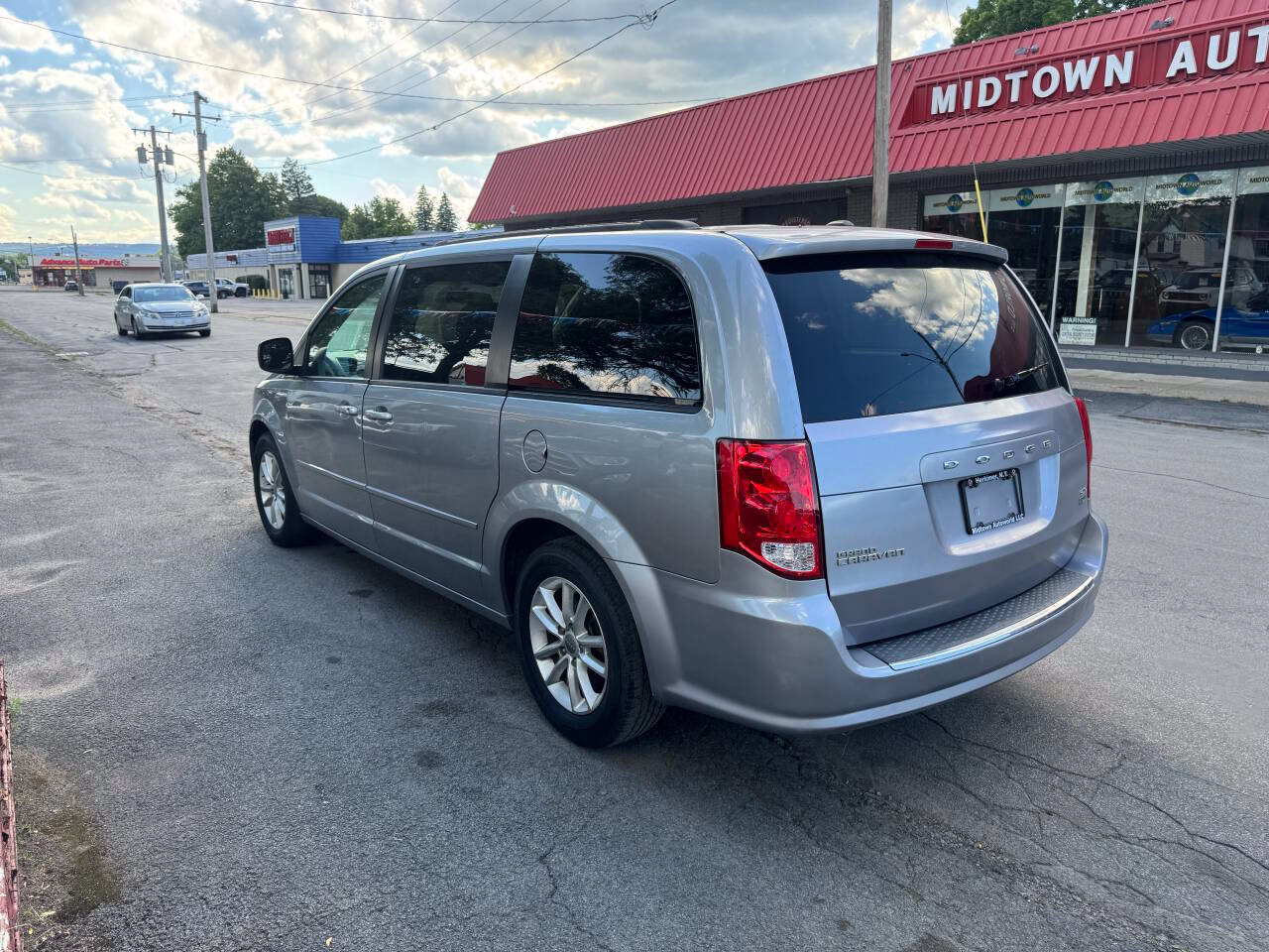 Used 2016 Dodge Grand Caravan SXT FWD image 4