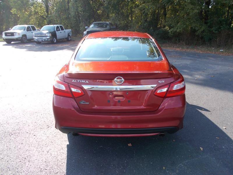 Used 2016 Nissan Altima 2.5 SR w/ LED Appearance Package FWD image 15