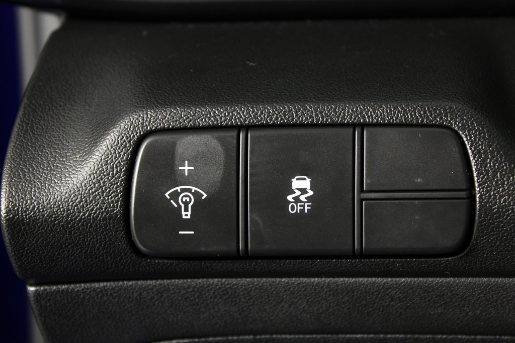 Certified 2025 Hyundai Elantra Sport image 19