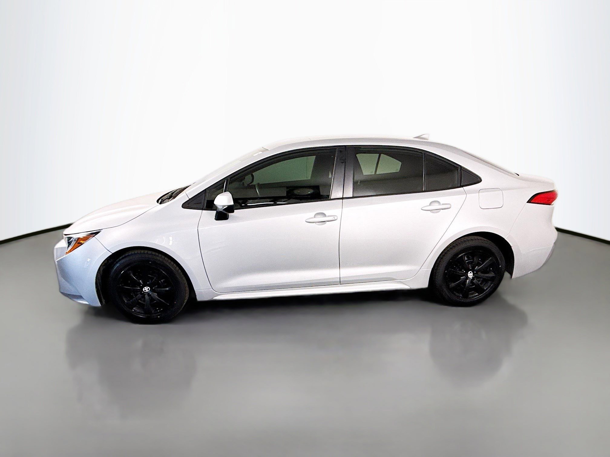 Used 2024 Toyota Corolla LE FWD image 6