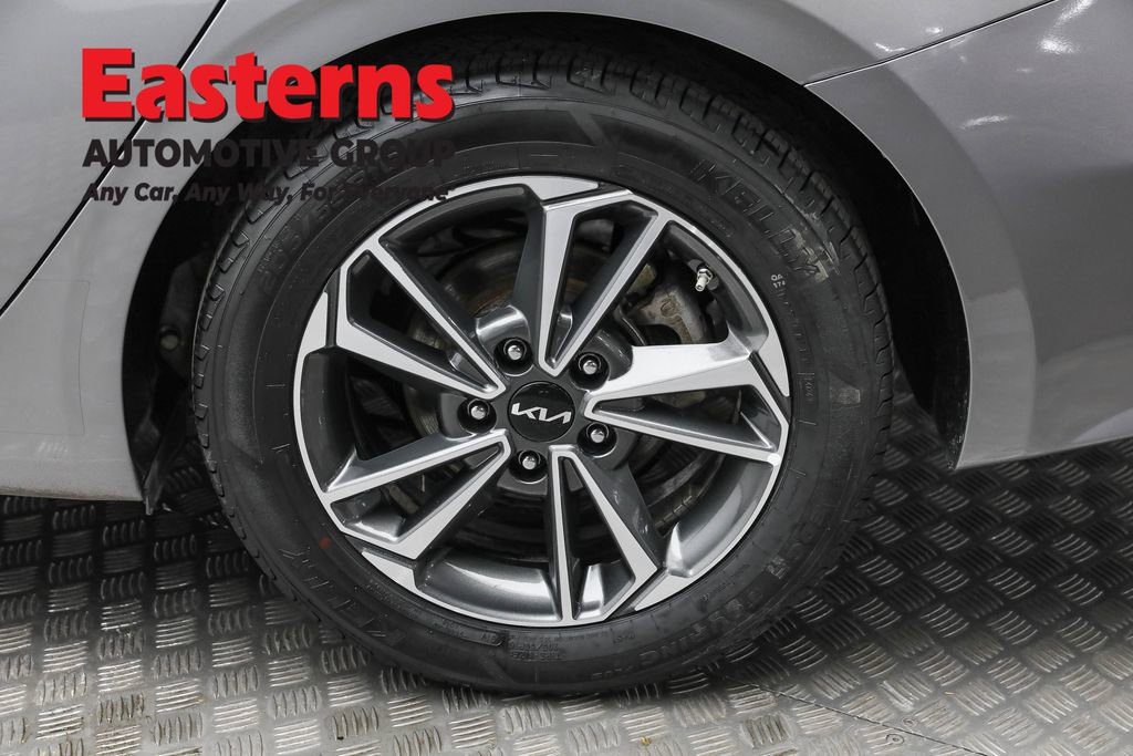 Used 2023 Kia Forte LXS image 8