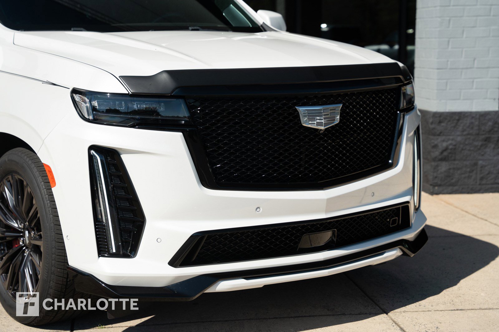 Used 2023 Cadillac Escalade V w/ LPO, ONYX Package image 2