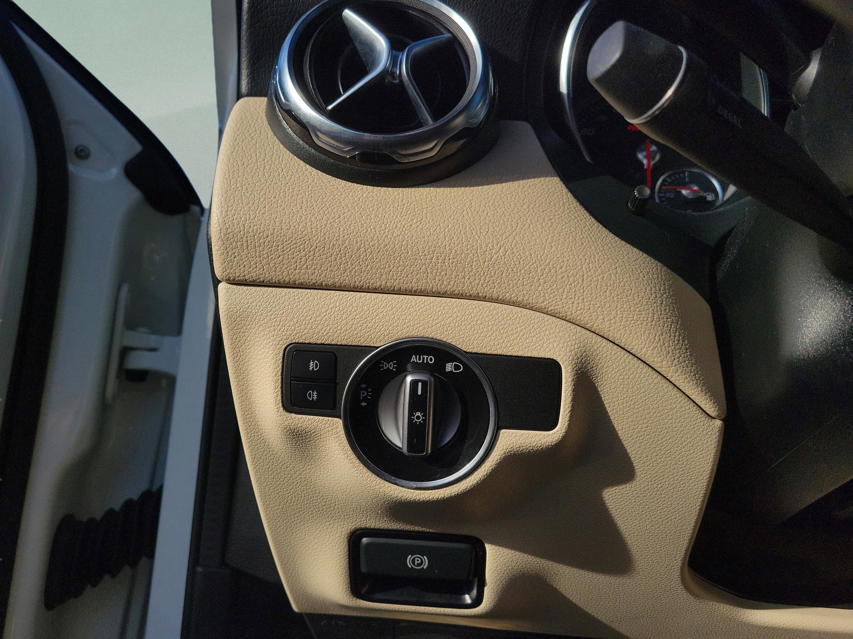 Certified 2018 Mercedes-Benz GLA 250 image 17