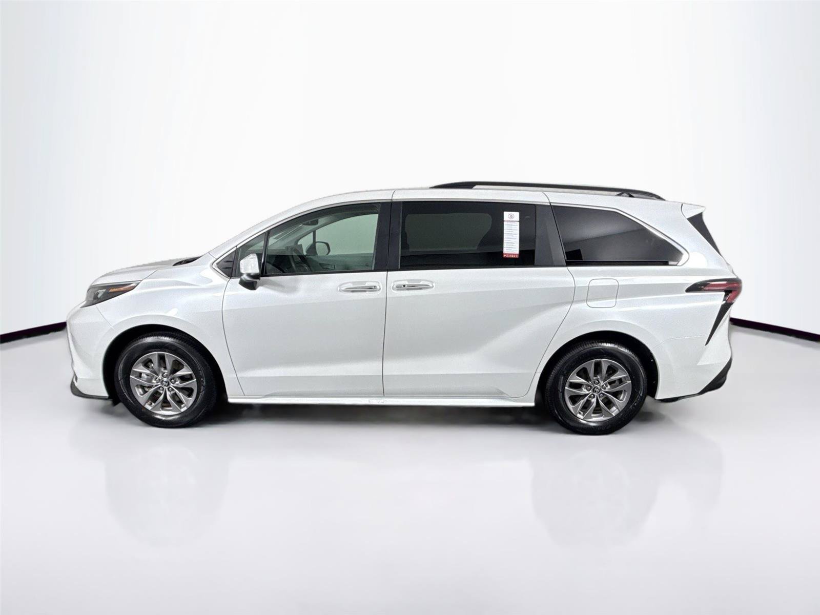 Certified 2026 Toyota Sienna XLE FWD image 14