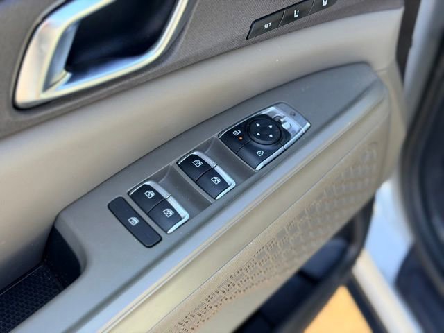 Used 2025 Kia Carnival EX image 21