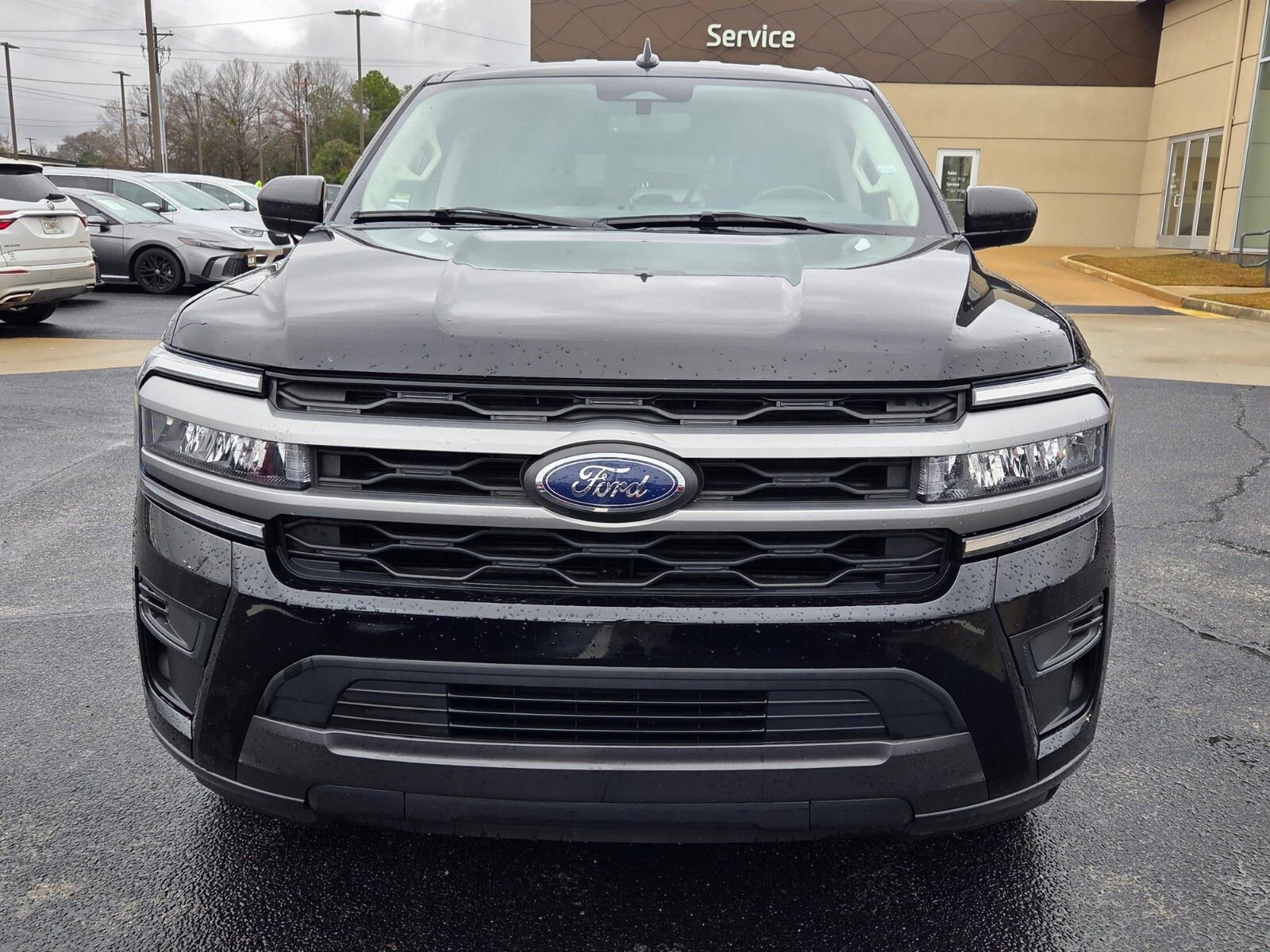 Used 2024 Ford Expedition Max XLT image 2