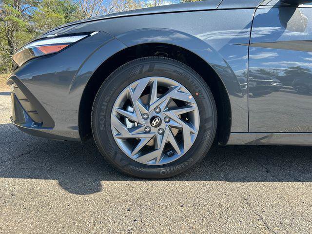 New 2026 Hyundai Elantra Hybrid FWD image 9