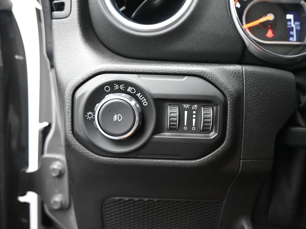 Used 2019 Jeep Wrangler Unlimited Sahara w/ Quick Order Package 24M Moab image 12