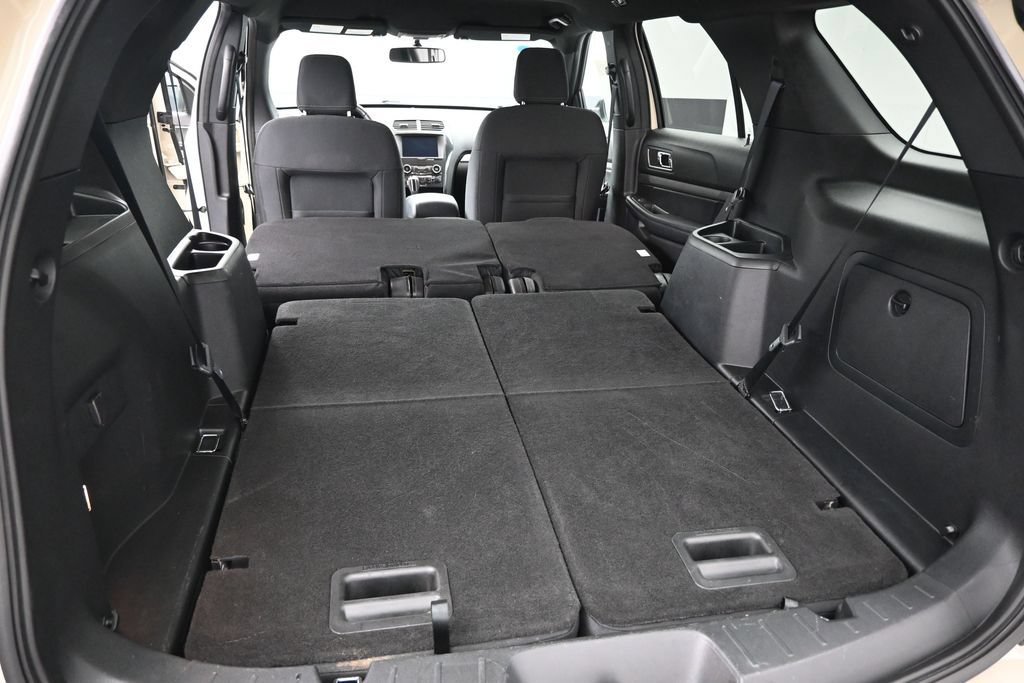 Certified 2018 Ford Explorer XLT w/ Equipment Group 201A FWD image 11
