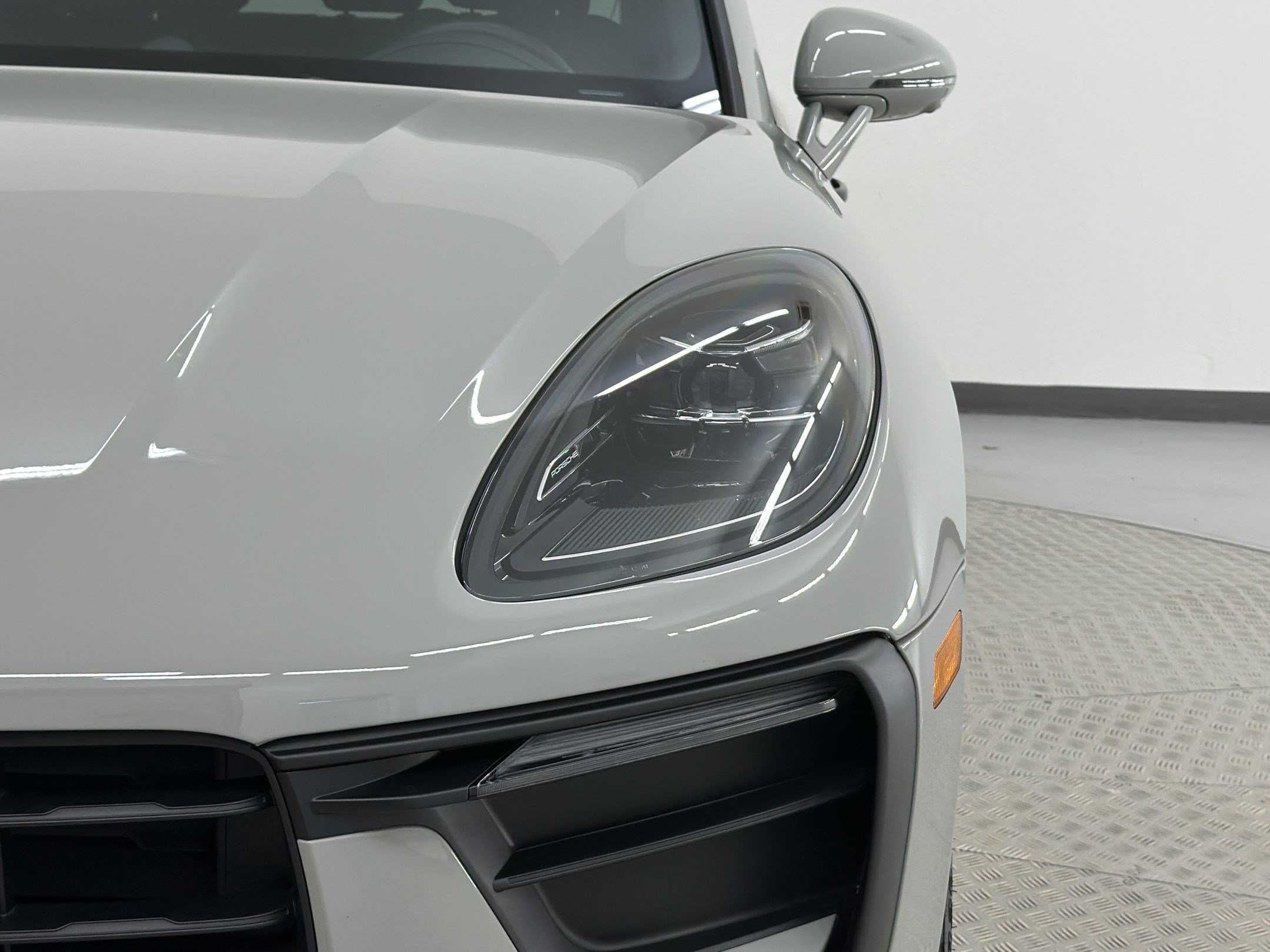 Used 2026 Porsche Macan AWD/4WD image 10