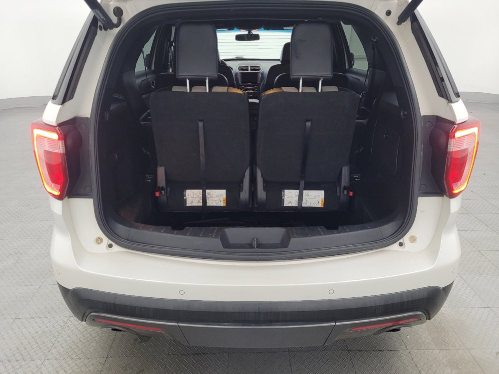 Used 2017 Ford Explorer XLT w/ Equipment Group 202A image 29