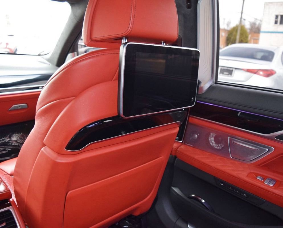 Used 2022 BMW M760i xDrive w/ Luxury Rear Seating Package image 59