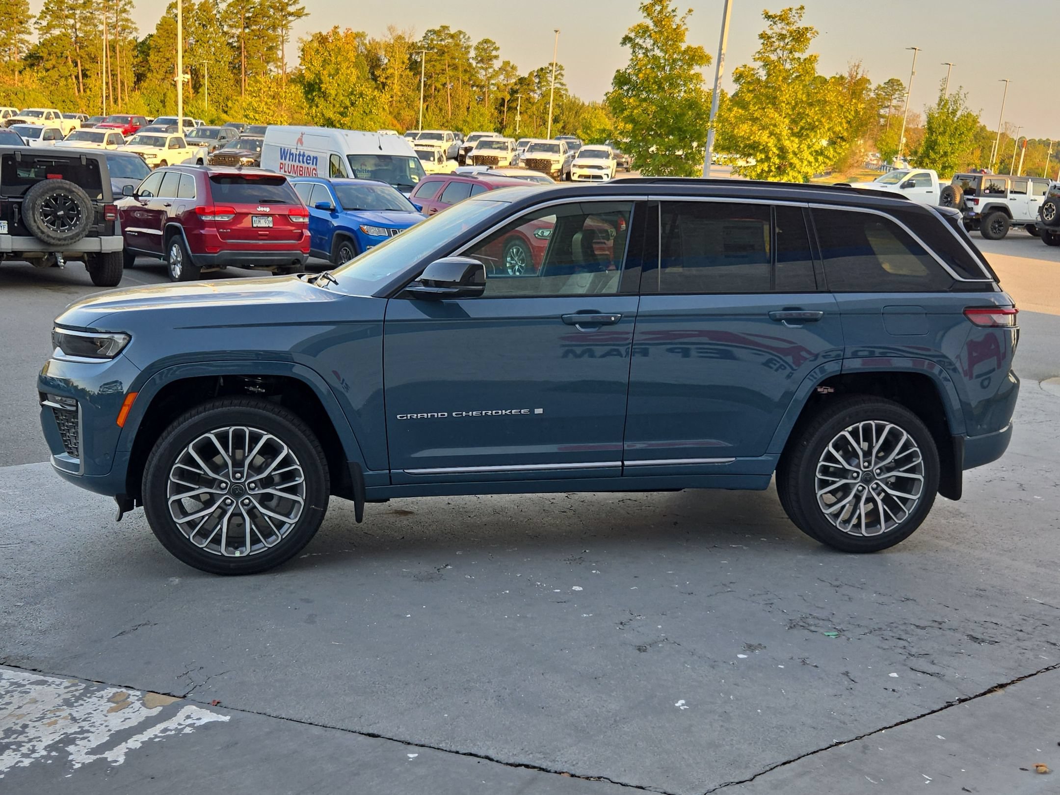 New 2027 Jeep Grand Cherokee Summit w/ MOPAR Finishing Package AWD/4WD image 4