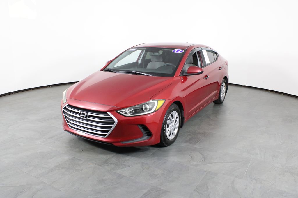 Used 2017 Hyundai Elantra SE w/ Cargo Package image 2
