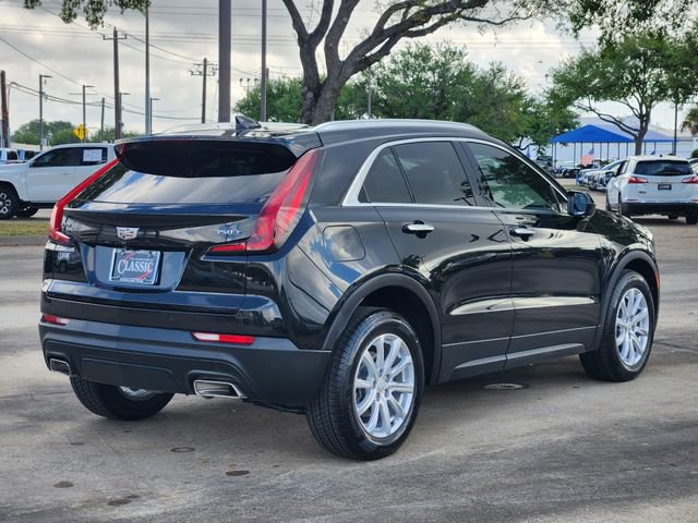 Used 2022 Cadillac XT4 Luxury w/ Cold Weather Package FWD image 7