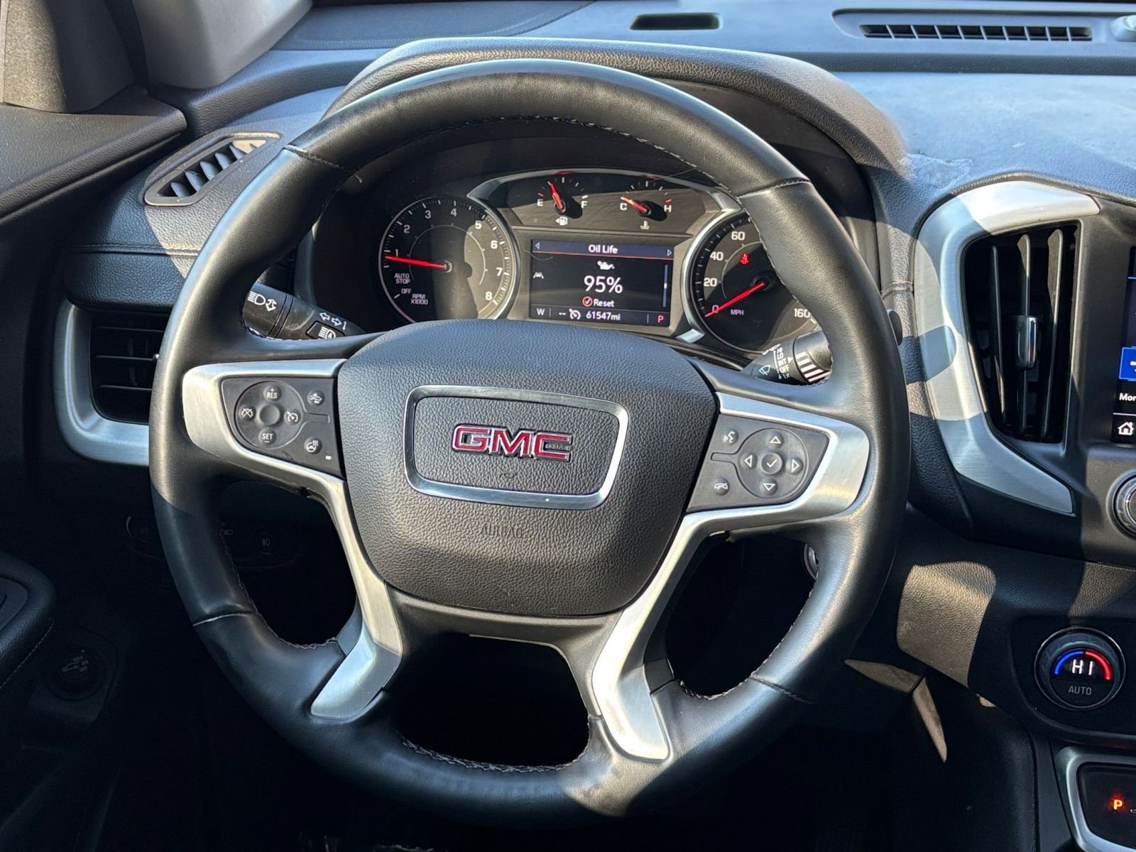 Used 2024 GMC Terrain SLT image 30