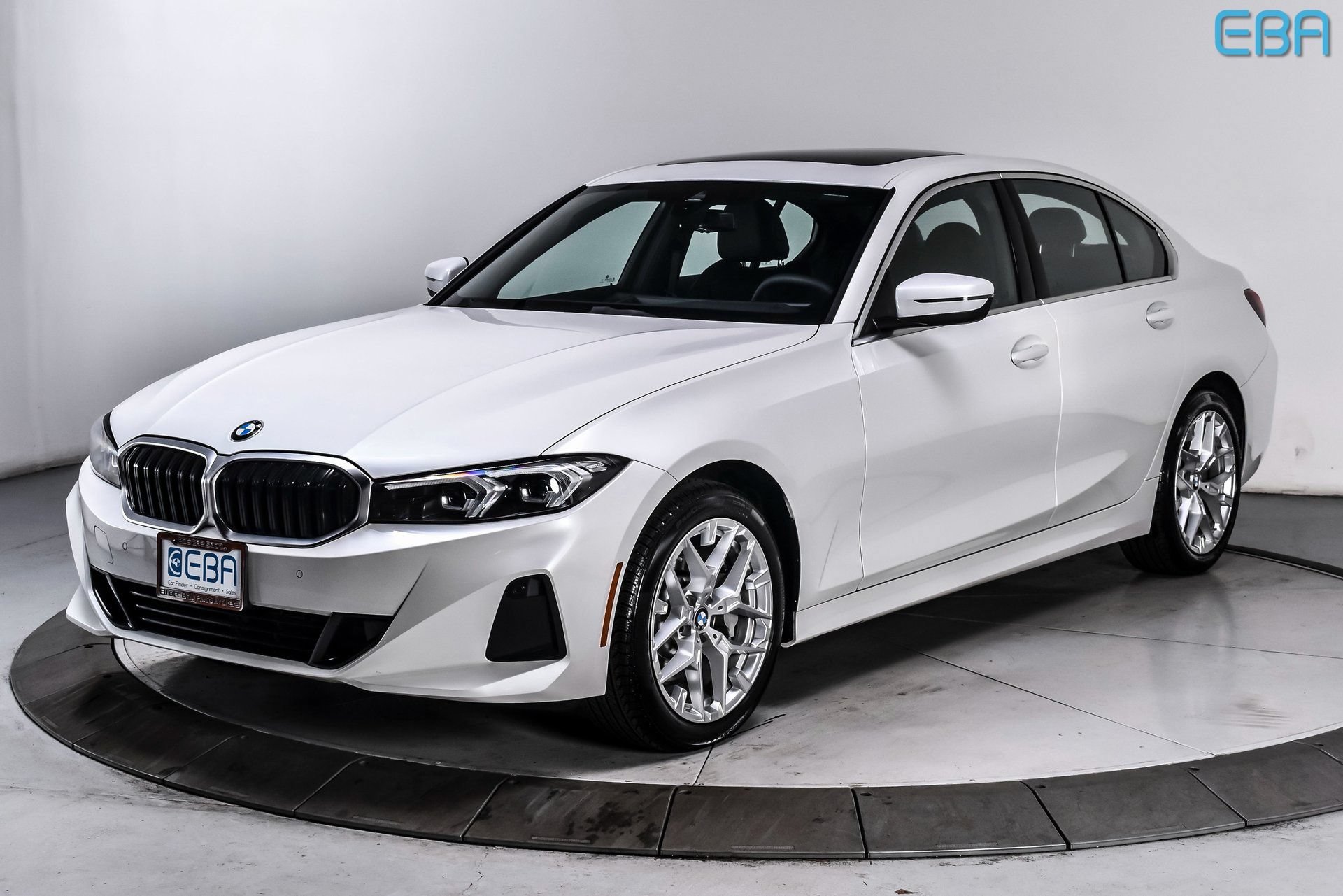 Used 2025 BMW 330i xDrive Sedan w/ Convenience Package AWD/4WD image 2