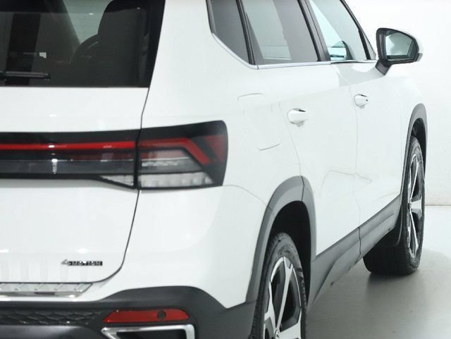 Certified 2025 Volkswagen Taos SEL AWD/4WD image 47