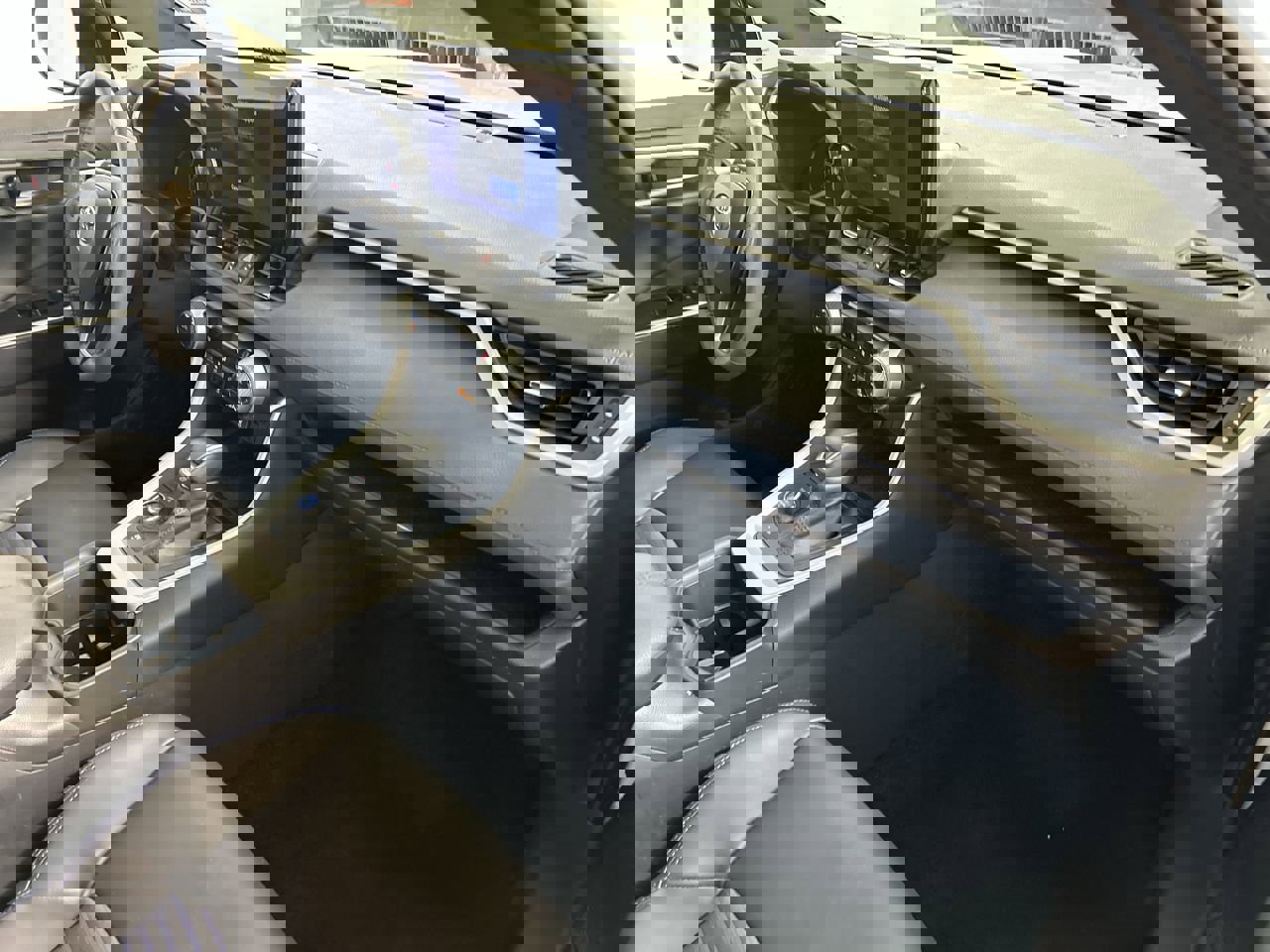 Used 2025 Toyota RAV4 XSE image 27