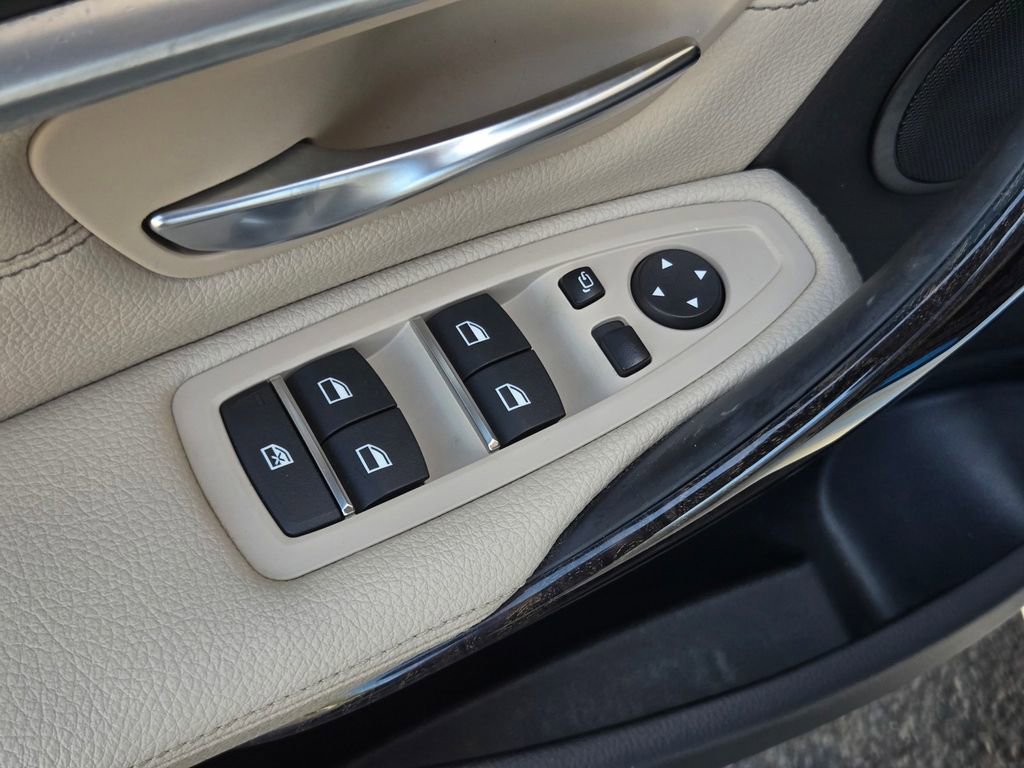 Used 2017 BMW 330i Sedan image 11