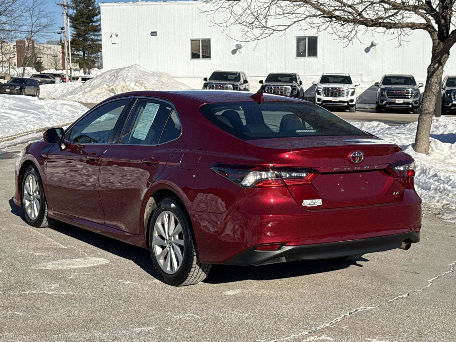 Used 2022 Toyota Camry LE image 5