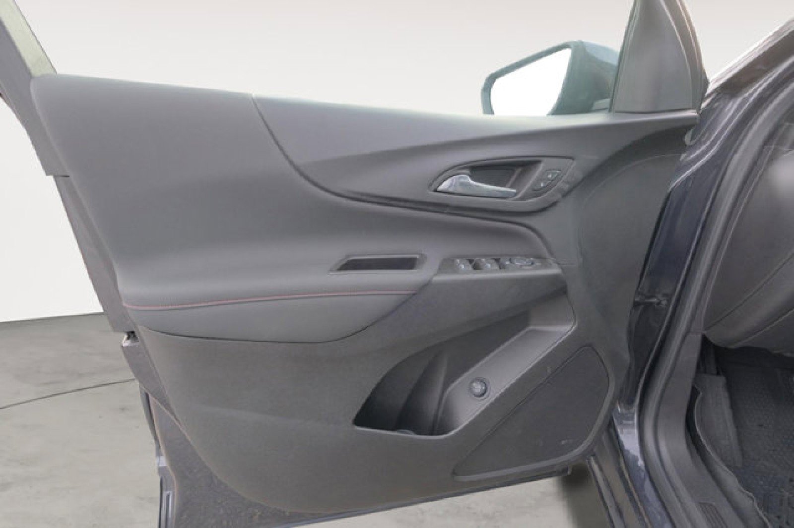 Used 2022 Chevrolet Equinox RS w/ Infotainment Package image 10