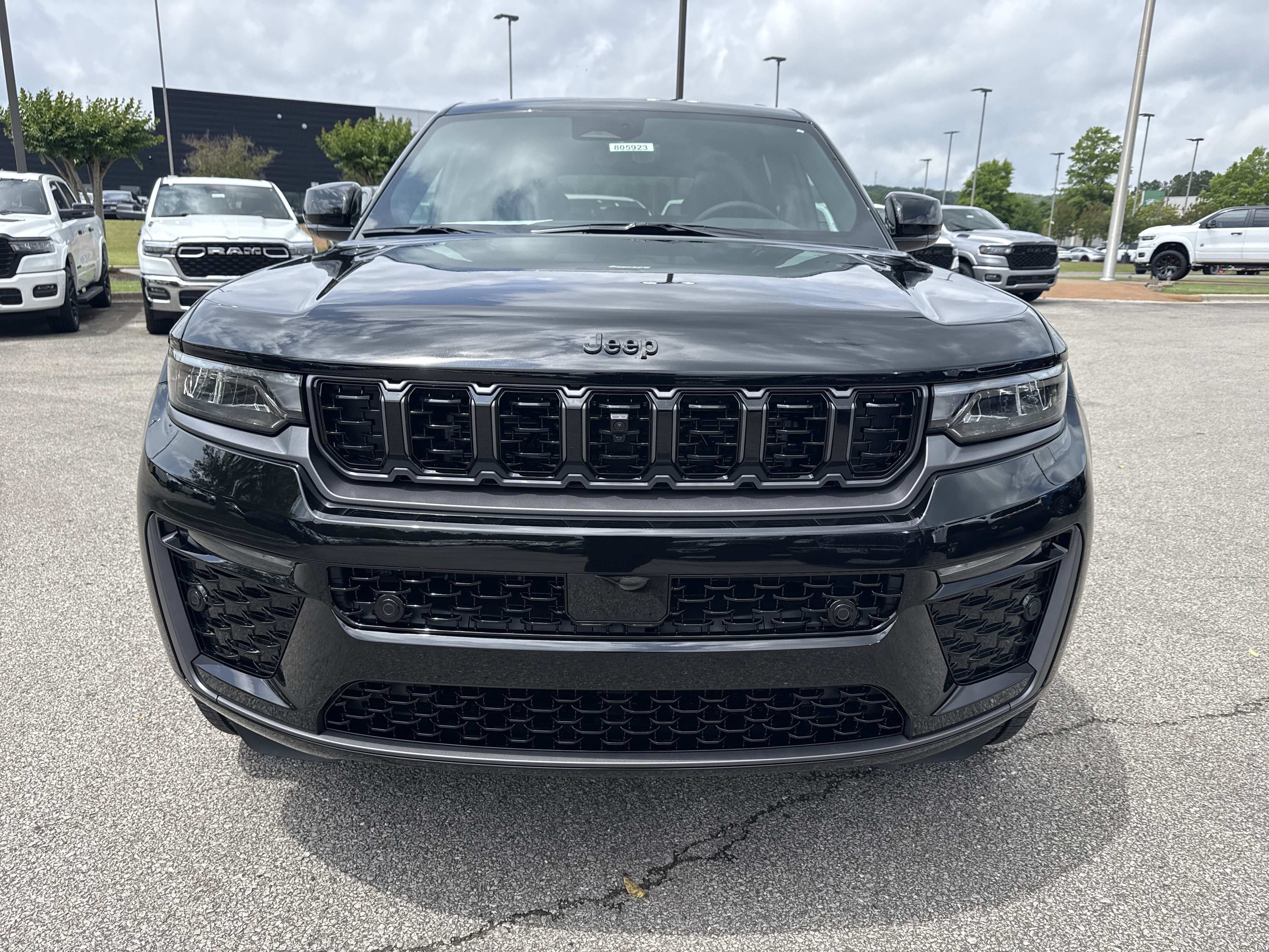 New 2026 Jeep Grand Cherokee Limited AWD/4WD image 2