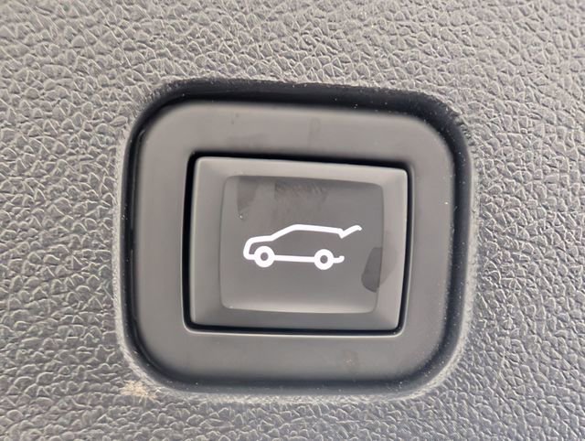 Used 2024 Chevrolet Traverse RS FWD image 31