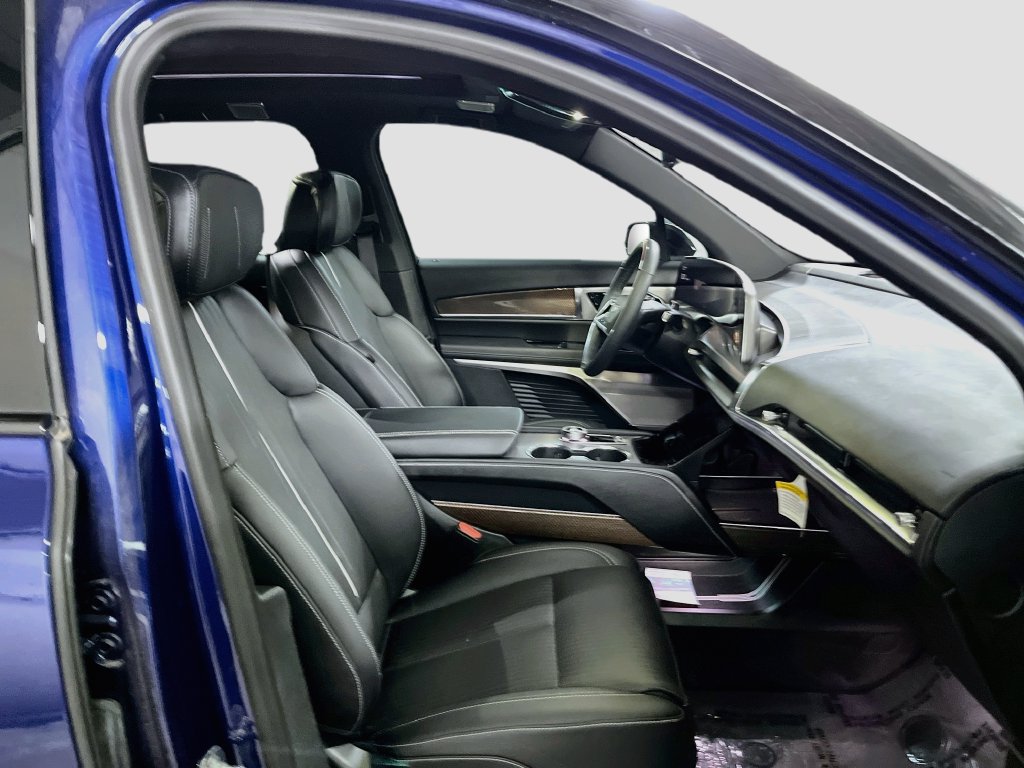 Used 2026 Cadillac Vistiq Sport w/ LPO, Floor Liner Package AWD/4WD image 32