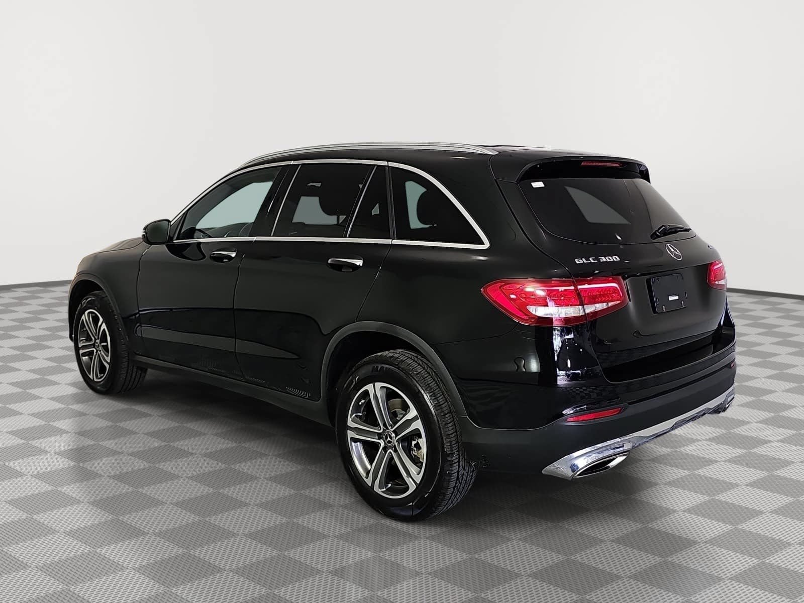 Used 2017 Mercedes-Benz GLC 300 4MATIC image 6